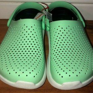 Crocs Literide Clog Beach Sandals Green White Womens Sz 6 NWT